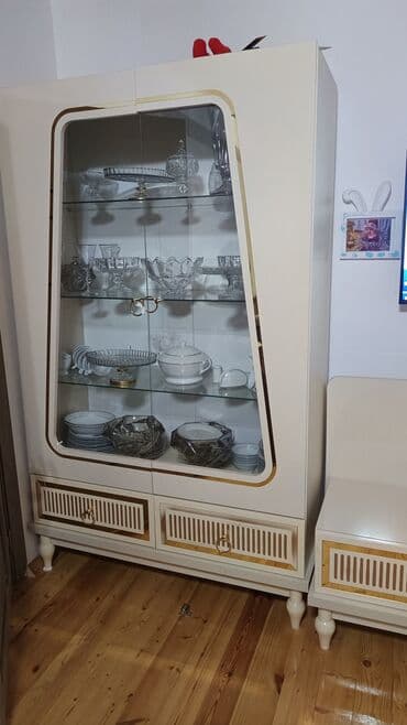 3D panellər: Qonaq otağı ve yataq mebel dəsti Tərkibi: - Geniş yemək masası — 6