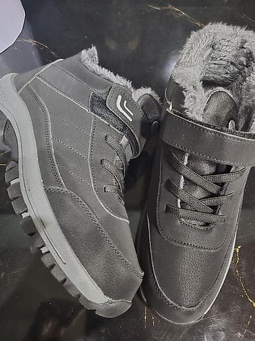 Krasofkalar və idman ayaqqabıları: Qış üçün isti kişi krossovkası/çəkməsi - Rəng: qara - Ölçü: 41 - — 2