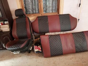 Bu avtomobil oturacaq üzlükləri dəri materialdan hazırlanmışdır. Dəstə