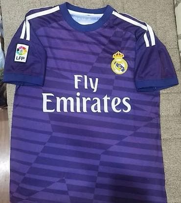dini geyim: Real Madrid futbol köynəyi – “Ronaldo 7” (bənövşəyi rəng). - Arxa — 2