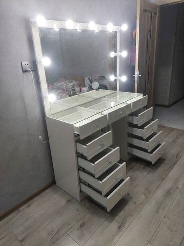 qabaq ustolu: Yeni, Güzgülü, Azərbaycan — 2