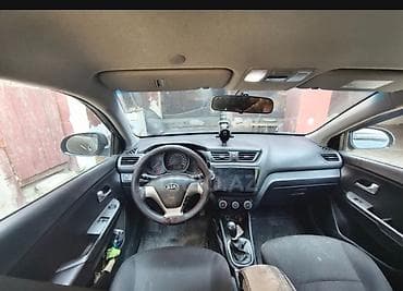 Kia Rio: 1.3 l | 2017 il Sedan
