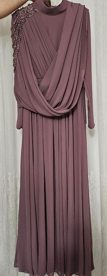 hicab geyimi: 2 dəfə geyinilib ziyafət geyimidir. 38 razmerdir. Nərimanov və koroğlu — 3