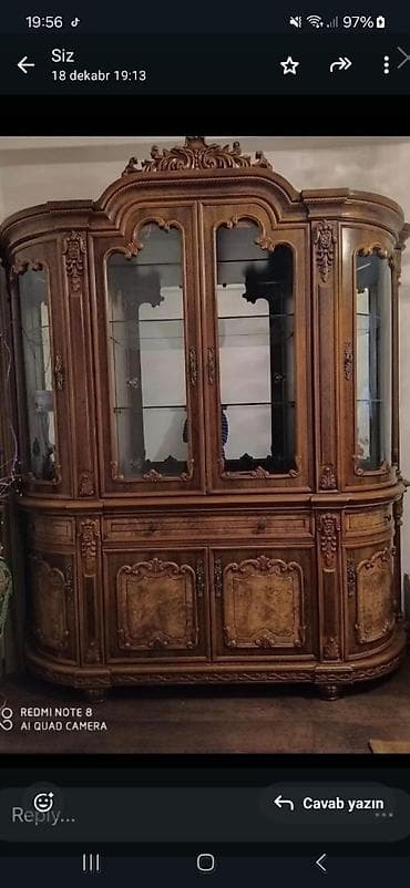 hamam şkaflari: Klassik üslubda iri vitrin-bufet - Material: kütləvi ağac (oyma — 1