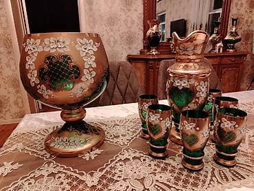 plasmas şuşə: Böyük dekorativ qədəh və sürahi dəsti - Material: qalın şüşə, qızılı — 1