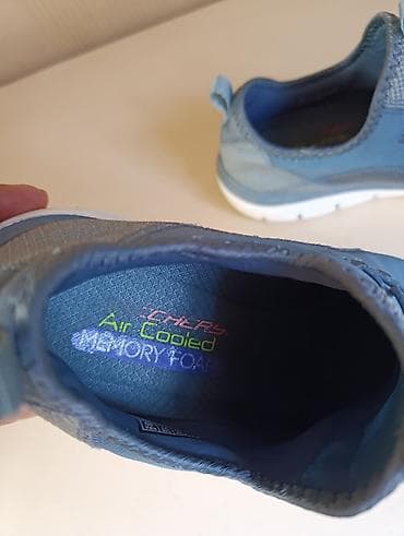 Мягкие,лёгкиеудобные кроссовки Sketchers ( оригинал ). Размер — 6
