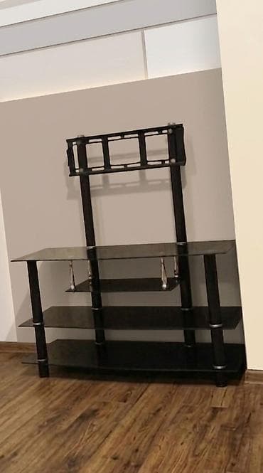 Düz TV altlığı, Polkalı, Şüşəli