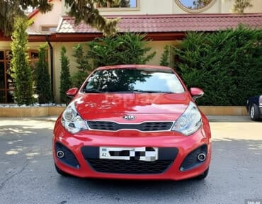 ilkin odenis 2000 azn olan masinlar: Kia Rio hatchback – parlaq qırmızı rəngli, kompakt və şəhər üçün ideal — 1