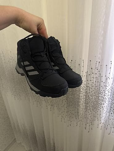 batinka kişi: Adidas Terrex yürüş/dağ ayaqqabıları - Model: Adidas Terrex orta — 1