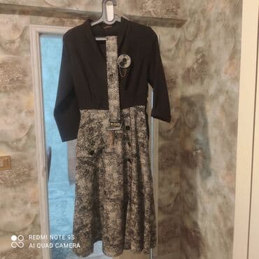 женские платья из жаккарда: Zərif dizaynlı qadın paltarı - Rəng: yuxarı hissə qara, ətək və ön — 1