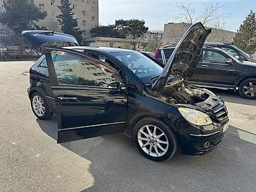 Nəqliyyat: Mercedes-Benz B-Class, qara rəng, 5 qapılı kompakt minivan/hetçbek — 7