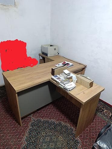 Inzibati heyət: Ofis müdür masası — 3