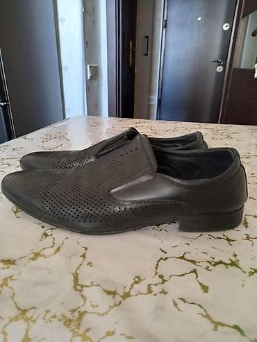 Aksesuarlar: Kişi üçün klassik slip-on ayaqqabı - Rəng: qara - Model: bağcığazsız — 2
