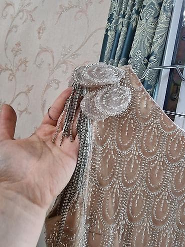 don: 400 aznə tikilib. 42ölçüdür. Uzunu 149sm Sinə 49sm Yarığa kimi 100sm — 3
