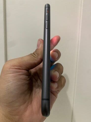 QAZ: IPhone 11, Qara, Face ID — 4