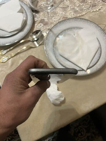 Alfa Romeo: IPhone 11, 64 GB, Qara, Face ID — 6