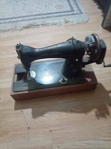 modelka maşınlar: Köhnə tip əl ilə fırladılan tikiş maşını - Korpus: tökmə metal gövdə — 2