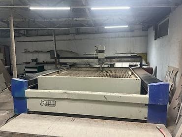 Daş, mərmər, dəmir, taxta, kəsən dəzgah. 7 ay işlənib sadəcə, təzə