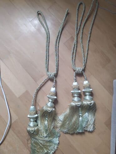 Pərdə asılanları satılır. Yaxşı vəziyyətdədir. İstəyən əlaqə saxlasın