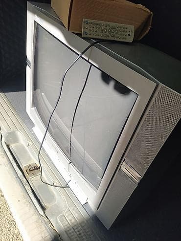 retro gramofon: SANYO CRT televizor - Marka/model: SANYO (ekranda “SANYO” loqosu), ön — 2