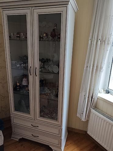 Şüşəli dolab vitrini, Yeni, Ünvandan götürmə