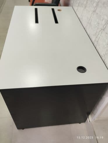 qara kuru: İşçi üçün, Dördbucaq masa — 2