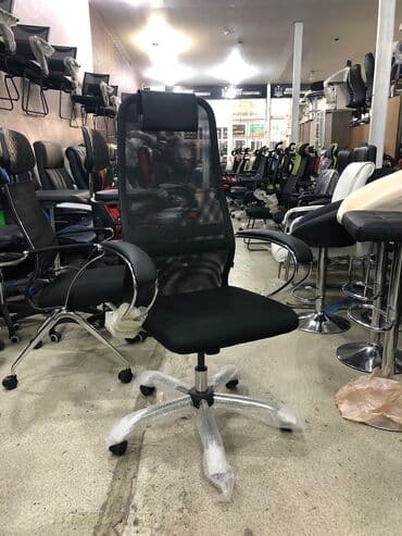 офисные кресла: Новый, С колесиками, Рукояти регулируются, Кожа — 13