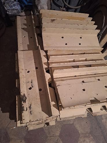 босоножки на тракторной подошве: Ekskavator/buldozer üçün tırtıl ayaqqabıları (track shoe, tırtıl — 1