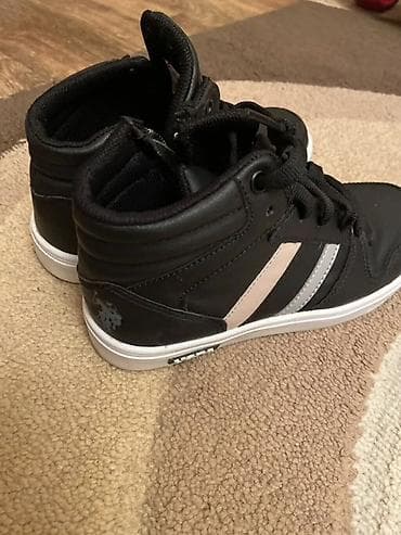 Çəkmələr: Uşaq ayaqqabısı 20 manat Yenidir bir dəfə geyinilib. Trendyoldan — 2