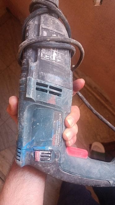 Bosch SDS-plus perforator/daşdelən – şnurlu, 230V 50Hz, 800W güc — 1