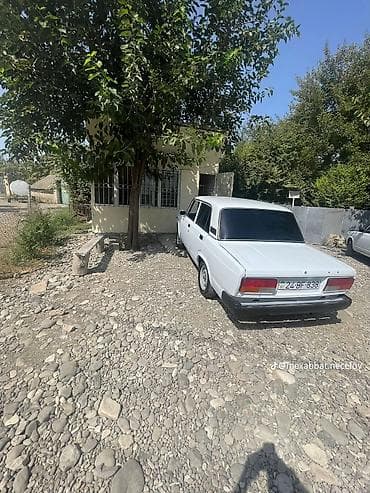 uaz 452 satilir: VAZ 2107, ağ rəng, sedan kuzov. Texniki xüsusiyyətlər: - Arxa — 4