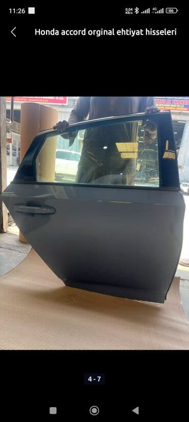 Şüşələr: Honda Accord üçün qapılar müxtəlif rənglərdə təklif olunur. Bu qapılar — 2