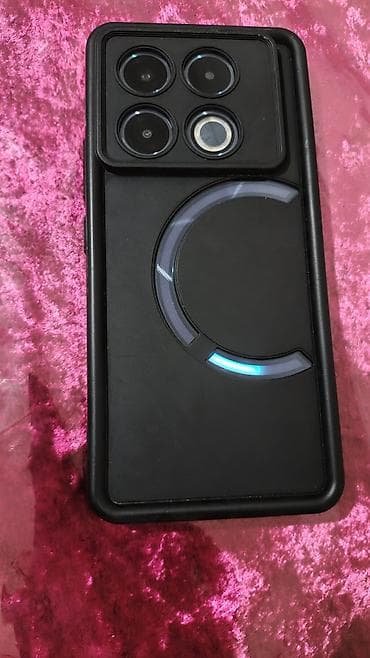 Smartfon – arxa tərəfində LED işıq zolaqları olan model (MagSafe tipli