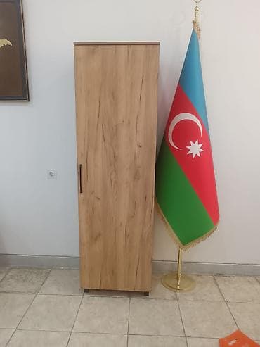 Офисные гарнитуры: Məhsul: Ofis üçün mebel dəsti Tərkib: - Geniş iş masası: təbii ağac — 5
