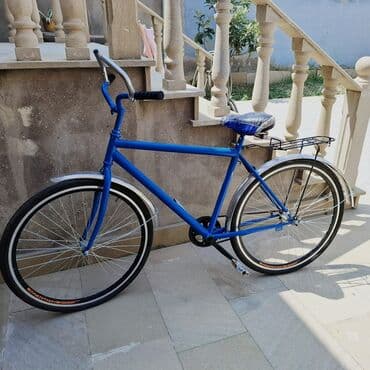 sədərəkdə velosipedlər: Mavi rəngli unisex velosiped. Geniş təkərlərə və palçıq qoruyucularına — 2