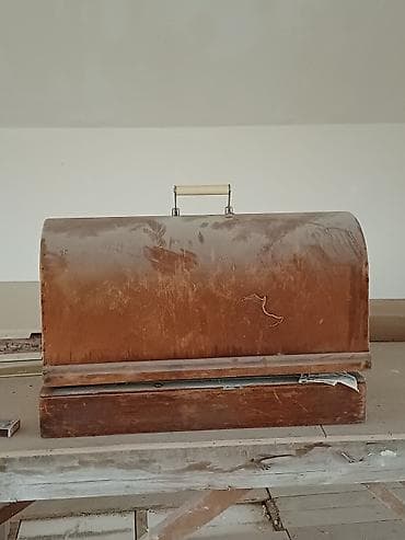 antika: Antik mexaniki tikiş maşını – taxta korpus və qapaqla - Klassik, əl — 1