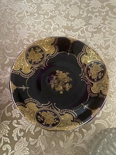 101 gul: Şüşə və porselen qablar dəsti Tərkib: - 2 ədəd iri kəllə-kəllə — 2