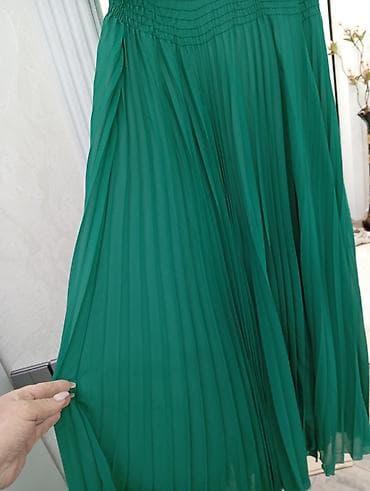 etekler: Zümrüd‑yaşıl rəngdə uzun şifon don - Model: Yuxarı hissəsi — 4