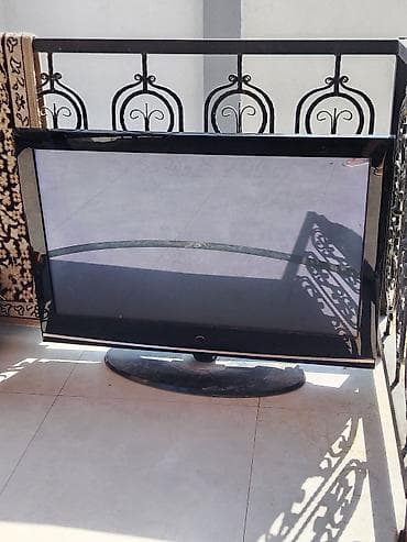 LCD televizor, qara korpus və oval dayaqlı model. - Təxminən 40–46 lalafo.az -da LCD televizor, qara korpus və oval dayaqlı model. - Təxminən 40–46