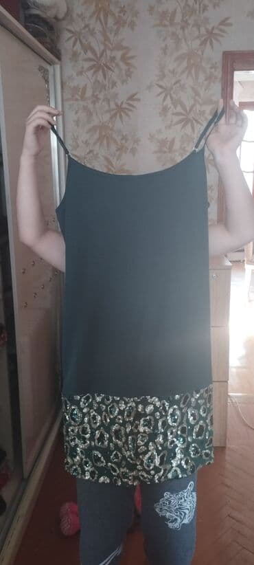 dest geyim: Qadın geyimləri dəsti - Yaşıl spagetti askılı mini don: Zərif düz — 1