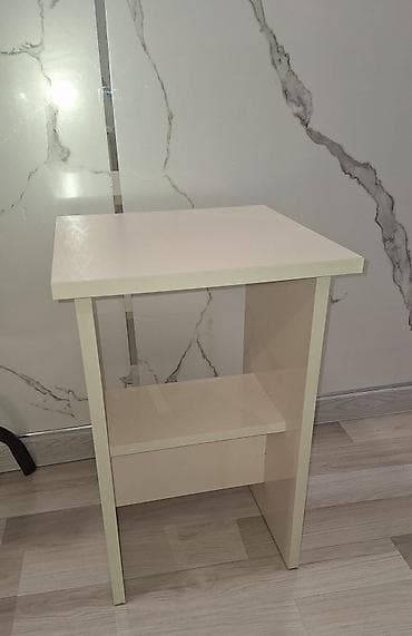 Sadə və funksional taburet - Material: laminat/LDSP (parlaq krem rəng