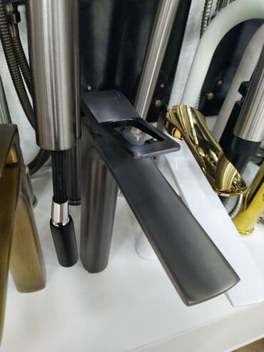 mətbəx üçün çanaq: Mətbəx/Qab yuma üçün müasir qarışdırıcı kran - Təkqollu idarəetmə — 1