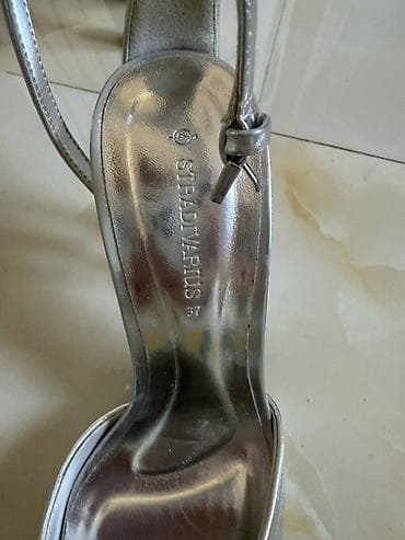 stradivarius xs: Stradivarius gümüşü rəngdə qadın ayaqqabısı - Model: incə burunlu — 3