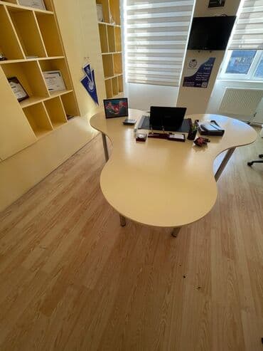Ofis mebeli dəsti - Dəyirmi/ellips formalı iş masası: krem rəngdə lalafo.az -da Ofis mebeli dəsti - Dəyirmi/ellips formalı iş masası: krem rəngdə