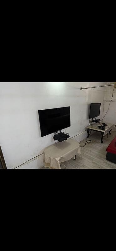 philips xenium x519: Bir ədəd PlayStation 4. 2 ədəd cosik divan krasdeyn 750 manat — 2