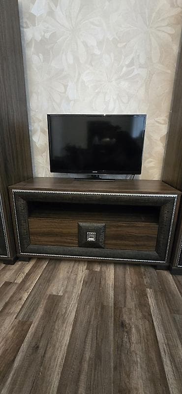 yellenen stullar: Masa və oturacaqlar — 3