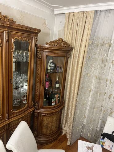 Kassa avadanlığı: Şüşəli dolab vitrini — 1