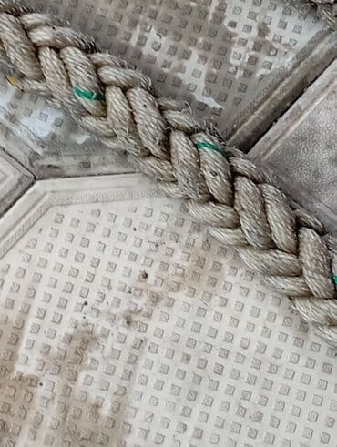 Döşəklər: Möhkəm, qalın kəndir - Diametr: təqribi 15 sm (çox qalın) - Uzunluq — 3