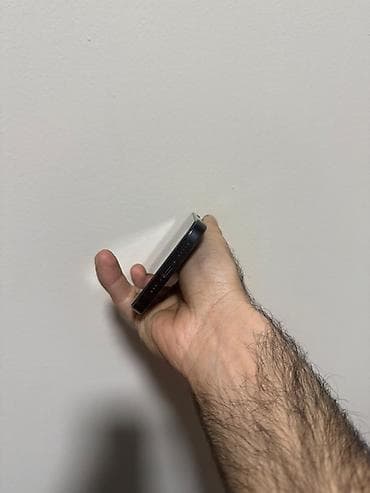 iphone 2 g: IPhone 16 Pro, Qara, Face ID — 6