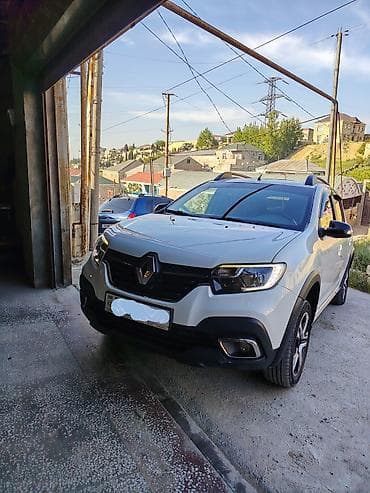 Renault Sandero Stepway: 1.6 l | 93000 km Krossover